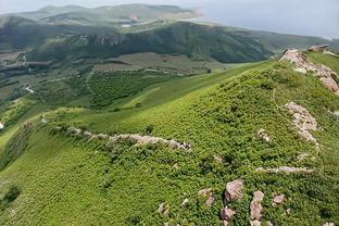 加盟泰山？林俊杰在泰山主场连开两场演唱会，球场上试踢两脚